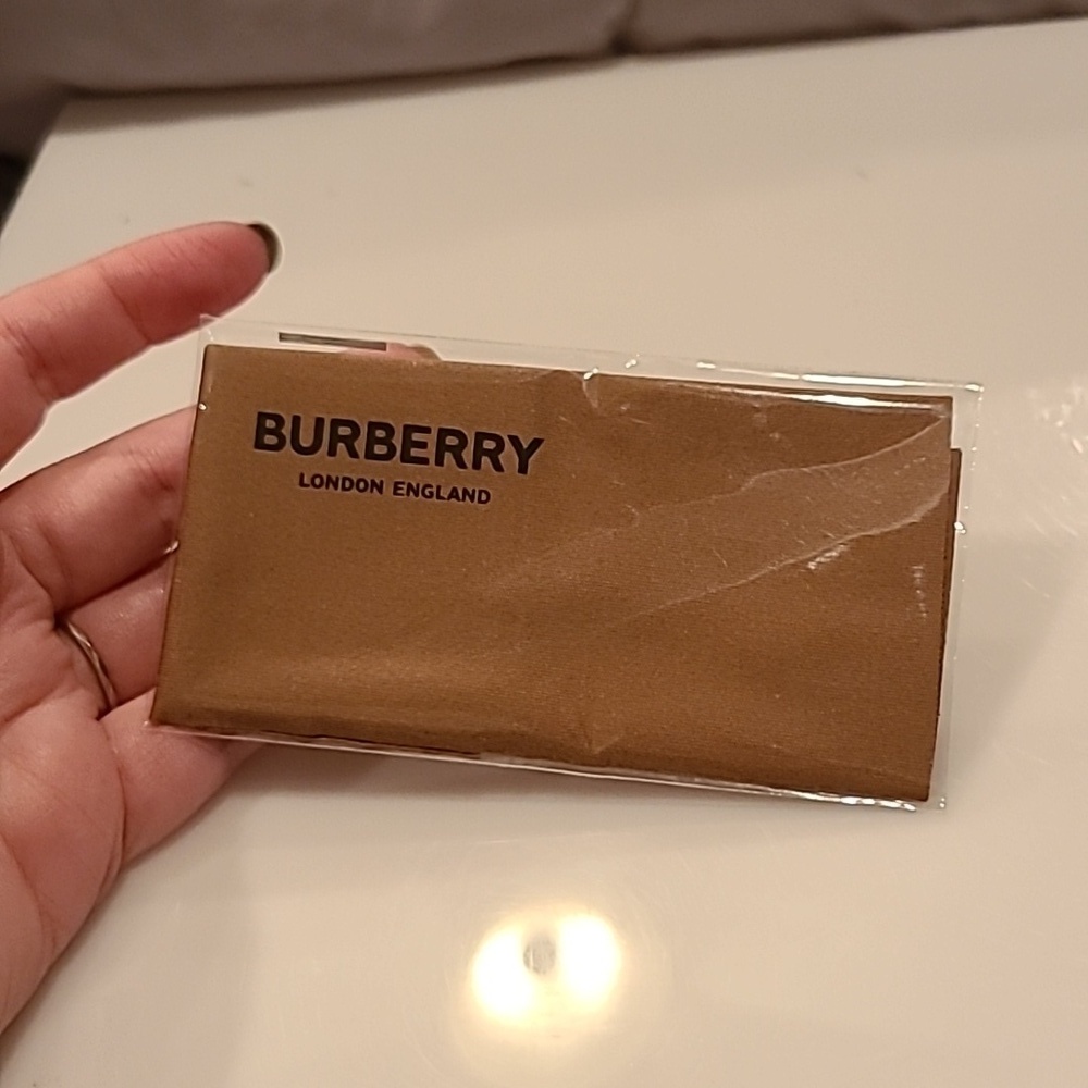 Burberry Black and White lightweight Sunglasses brand new in the box - Picture 12 of 15